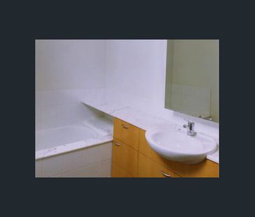 Stylish Warehouse-Style Home in a Quiet South Melbourne Setting - Photo 5