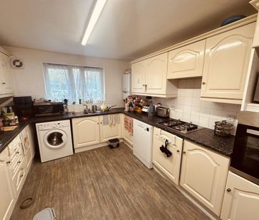 1 bedroom in a house share to rent - Photo 3