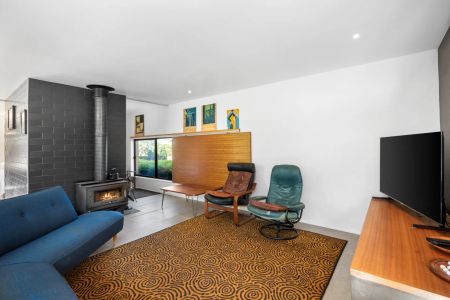 Architecturally Designed & Full of Character – Furnished Living in St Leonards - Photo 2