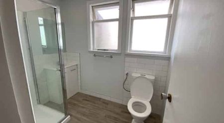 3 bedroom family home with carport - Photo 5