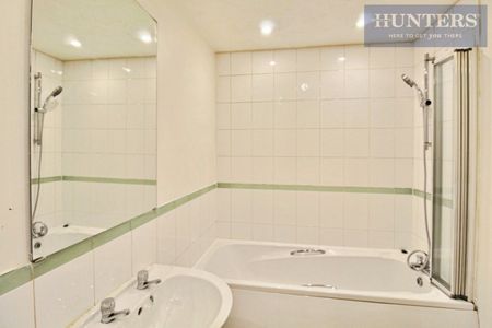 2 bedroom Flat To Let - Photo 2