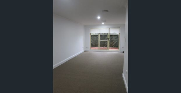 SPACIOUS TOWNHOUSE - Photo 1