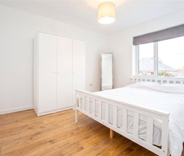 4 bedroom semi-detached house to rent - Photo 4