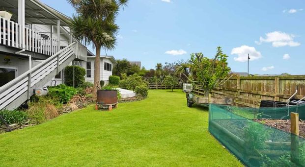 Spacious Family Living in Horotiu - Photo 1