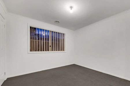“Convenient Family Living in the Heart of Tarneit!” - Photo 3