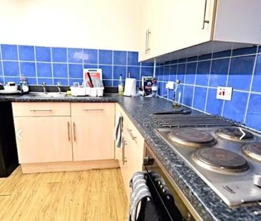 6 Bed - 11 Thornville Crescent, Hyde Park, Leeds - LS6 1JH - Student - Photo 3