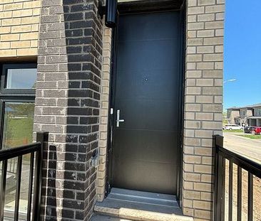 For Lease - 1 Cherry Hill Lane, Barrie, Ontario - Photo 3