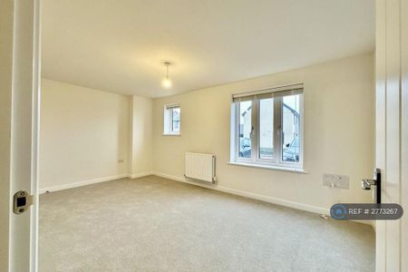 3 bedroom semi-detached house to rent - Photo 3