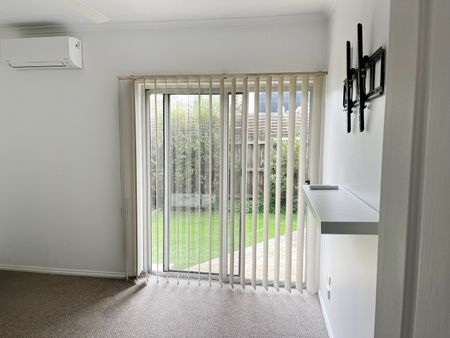 Panoramic Views, Modern Comfort & Effortless Living - Photo 3