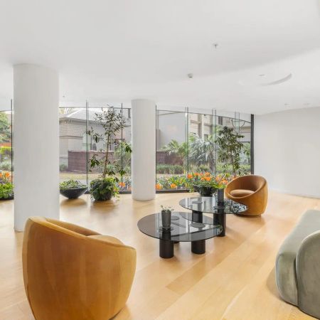 Sophisticated City-Edge Living with Albert Park Lake Views - Photo 3