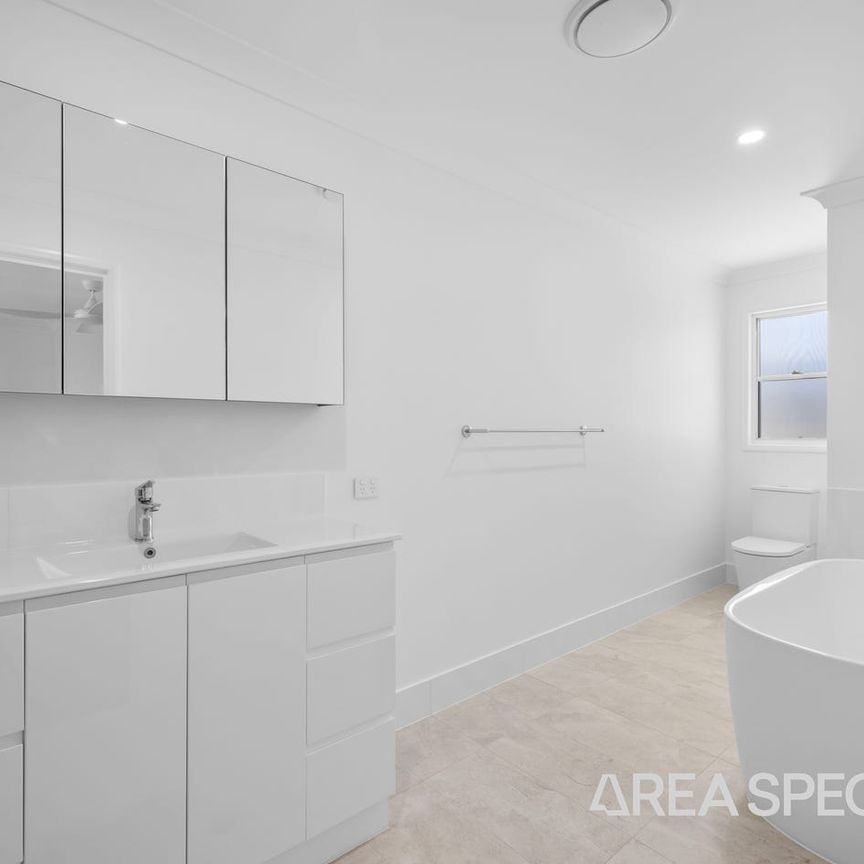 MASSIVE, BRAND NEW 3 BEDROOM TOWNHOME WITH DOUBLE GARAGE! - Photo 1