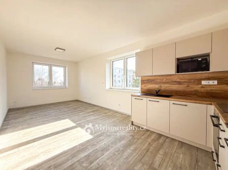 Pronájem novostavby bytu 2+kk s parkovacím stáním, 48 m - Fotografie 2