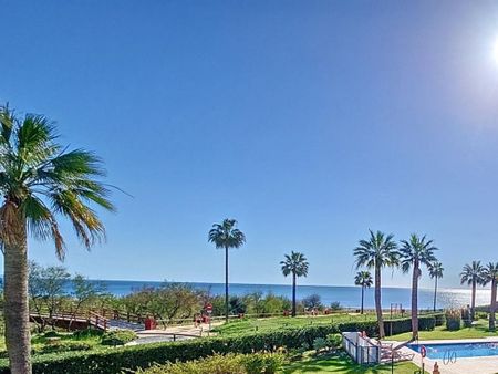 2 bedroom luxury Apartment for rent in Casares, Spain - Photo 3