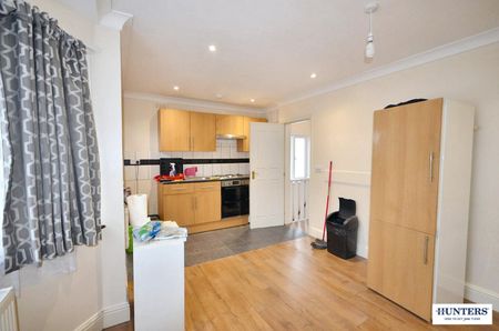 Reeves Avenue, Kingsbury, London, NW9 8LN - Photo 4