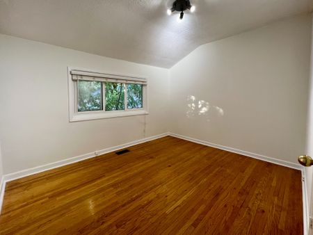 For Lease - 287 Kent Crescent, Burlington, Ontario - Photo 4