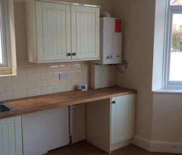 Rare detached large bungalow to let in Southbourne - Photo 6
