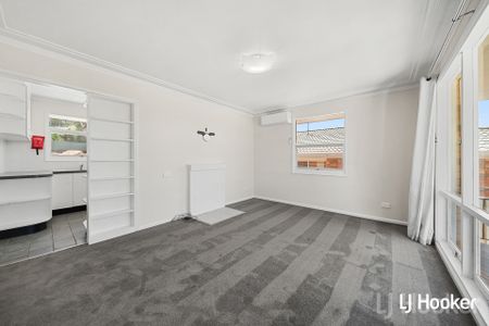 12 Cassidy Street, Queanbeyan West NSW 2620 - House For Rent | Domain - Photo 3