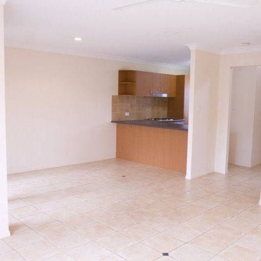 Two-story town-home positioned in the immensely popular Links complex in Carina - Photo 1