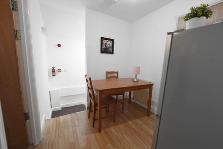 4 bedroom flat share to rent - Photo 5