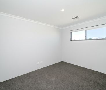 Brand new and waiting for its first family - Photo 6