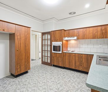 3 Bedroom House with two toilets - Photo 3