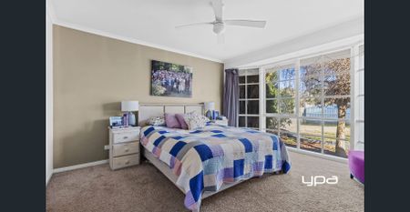 Great Court Location home that ticks all the Boxes. - Photo 2