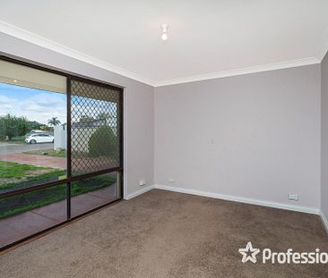 3 Fairfield Drive, Ballajura WA 6066 - Photo 4