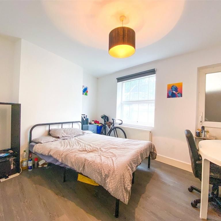 6 bedroom terraced house to rent - Photo 1