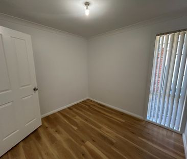 Low Maintenance - Renovated 2 Bedroom Villa - Photo 5