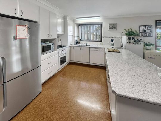 SPACIOUS FAMILY HOME IN GREAT LOCATION - Photo 1
