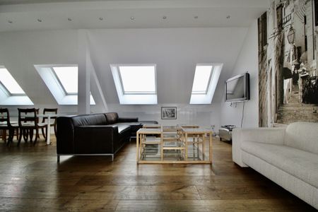 Gemütliche Dachgeschosswohnung mit atemberaubender Dachterrasse! - Photo 2