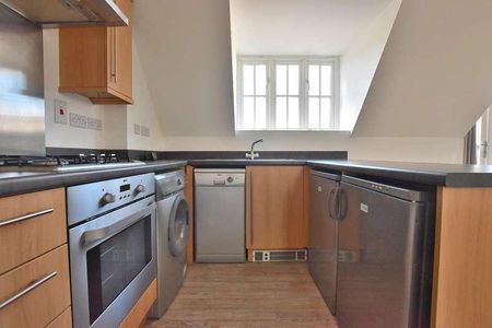 Shire House, Weavers Close, Dunmow, CM6 - Photo 4