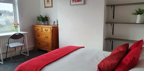 1 bedroom in a house share to rent - Photo 2