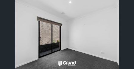 JUST 2 YEARS OLD, 4 BEDROOM HOUSE IN OFFICER ! - Photo 3