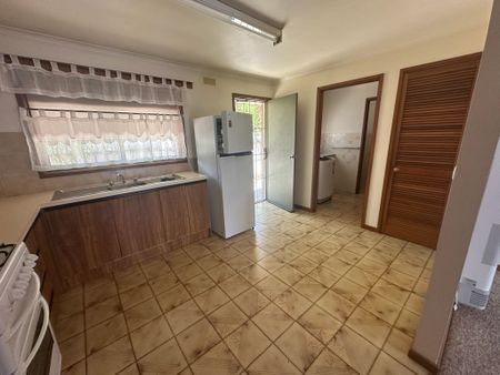 Neat and Tidy 2 Bedroom Unit - Photo 3