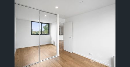 Large 2-Bedroom Apartment! - Photo 2