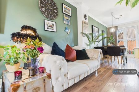 4 bedroom terraced house to rent - Photo 4