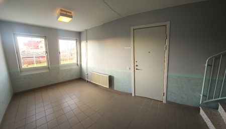 Mysig tvåa en trappa upp, med inglasad balkong - Foto 4