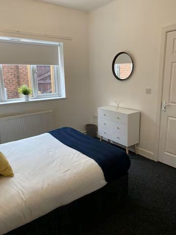 8 Bed Semi-Detached House, Brandreth Close, S6 - Photo 5