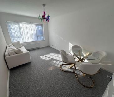 2 bedroom ground floor flat to rent - Photo 2