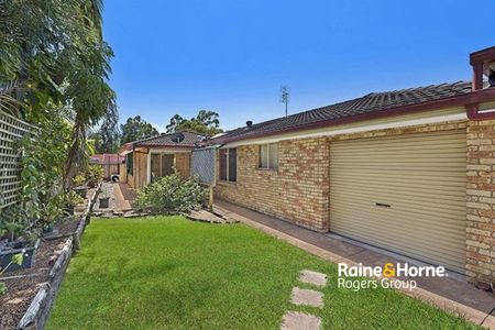 4-Bedroom Brick Home on a Corner Block - Photo 4