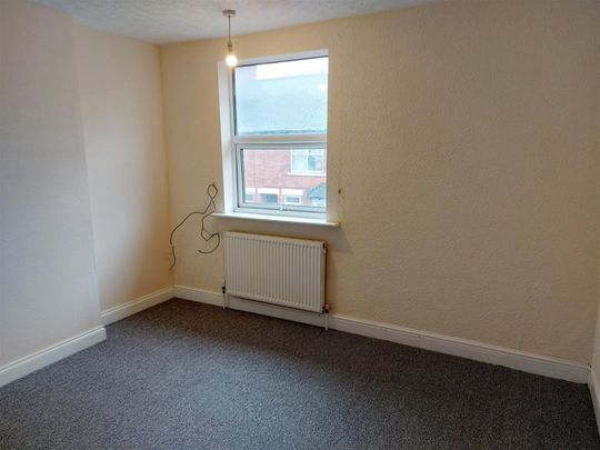 2 Bedroom House - Mid Terrace - Photo 1