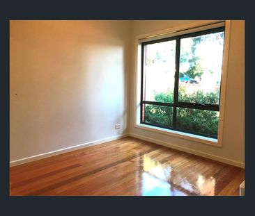 2 Bedroom Unit in Highly Convenient Location! - Photo 3