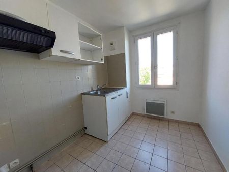 Location Appartement 3 pièces 63m² ELBEUF 76500 - Photo 2