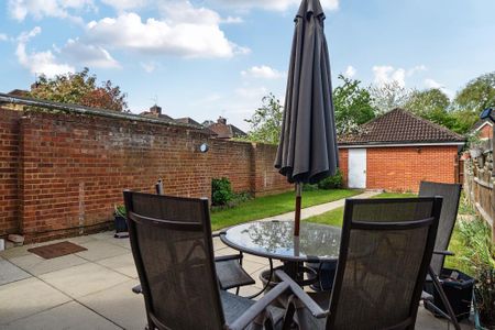 3 bedroom semi-detached house to rent - Photo 3