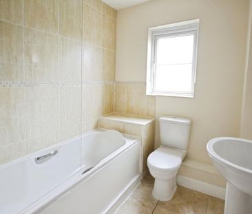 5 bedroom end of terrace house to rent - Photo 4