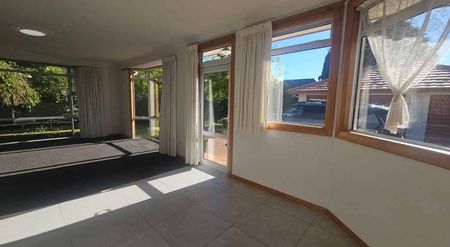 Spacious4 Bedroom home in Prime Riccarton Location - Photo 5