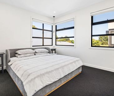MODERN TOWNHOUSE CLOSE TO AMENITIES - Photo 3