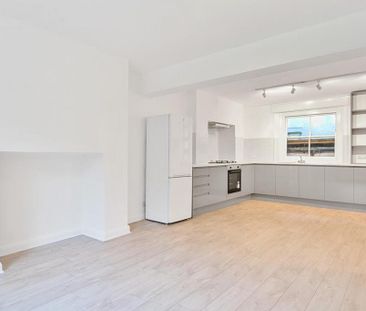 4 bedroom terraced house to rent - Photo 2