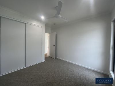 Welcome Home! Discover the Perfect Blend of Style and Comfort in Cannonvale - Photo 2